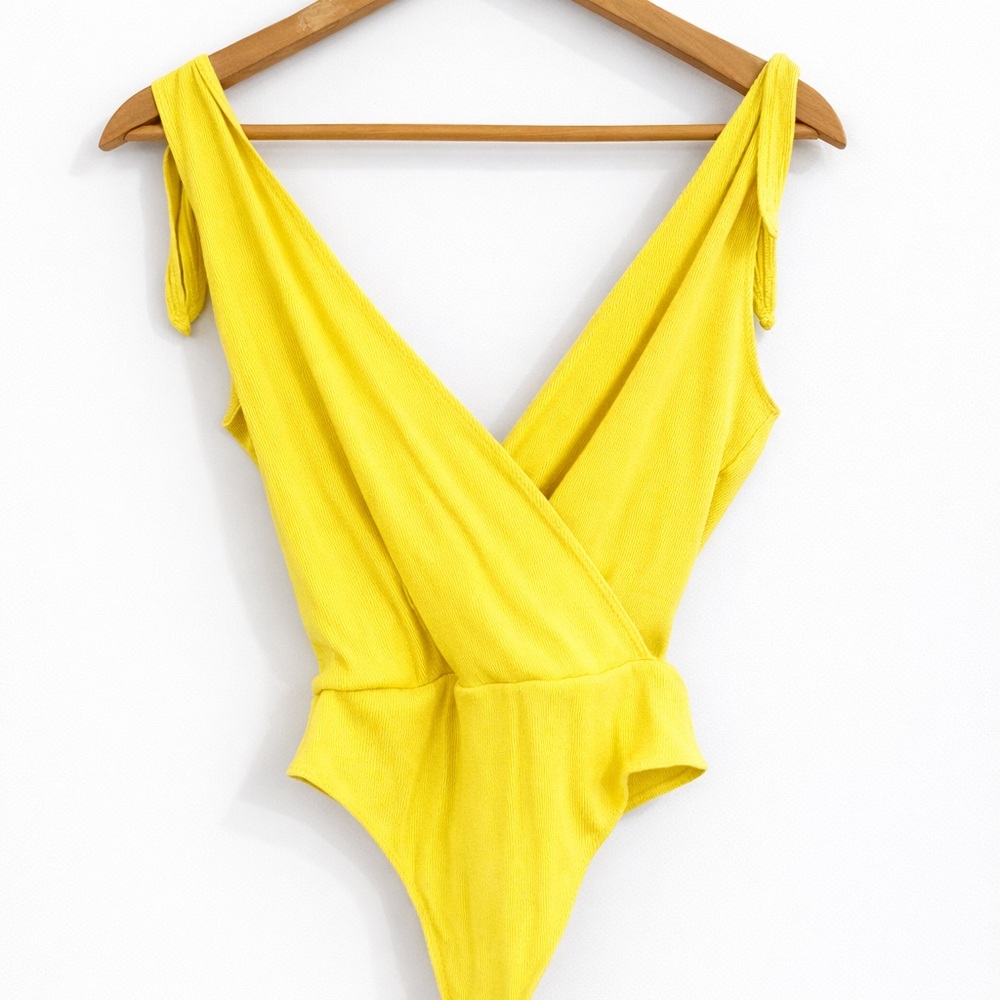Aritzia Wilfred Free Neva Ribbed Tie-Strap Bodysuit – Yellow Small